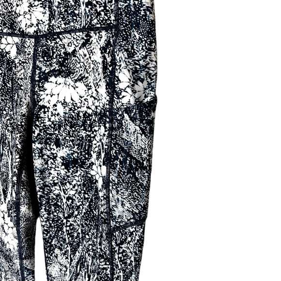 Lululemon Speed Up Tight *Full-On Luxtreme 28" Wildwood Multi - Picture 9 of 15